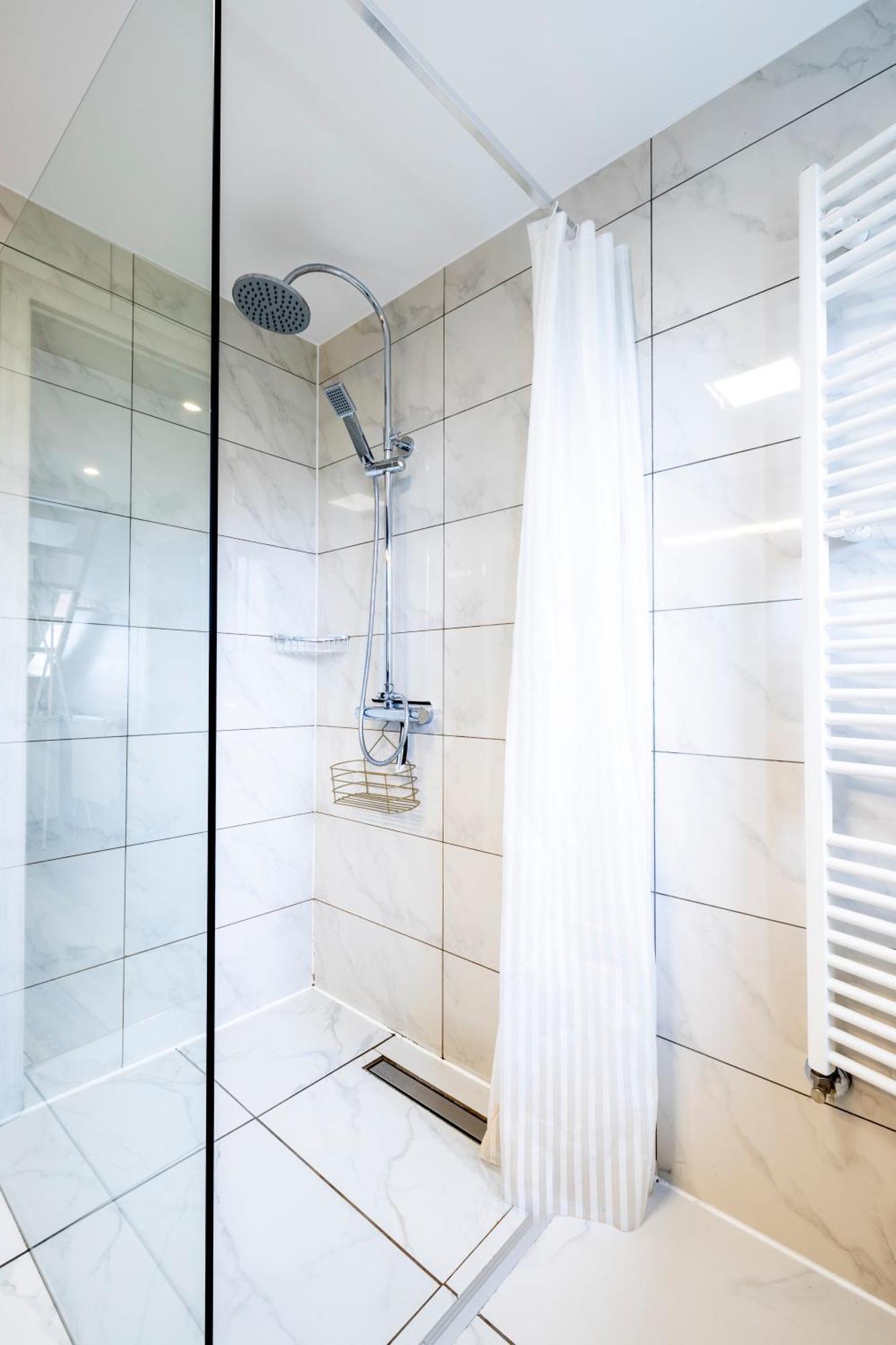 Design Maisonette - 24H Self-Check-In - Bis 7 Pers - In Direkter Weihernaehe - Parkplatz - Wifi - Balkon -Terrasse - Radwege Schiffweiler Ngoại thất bức ảnh